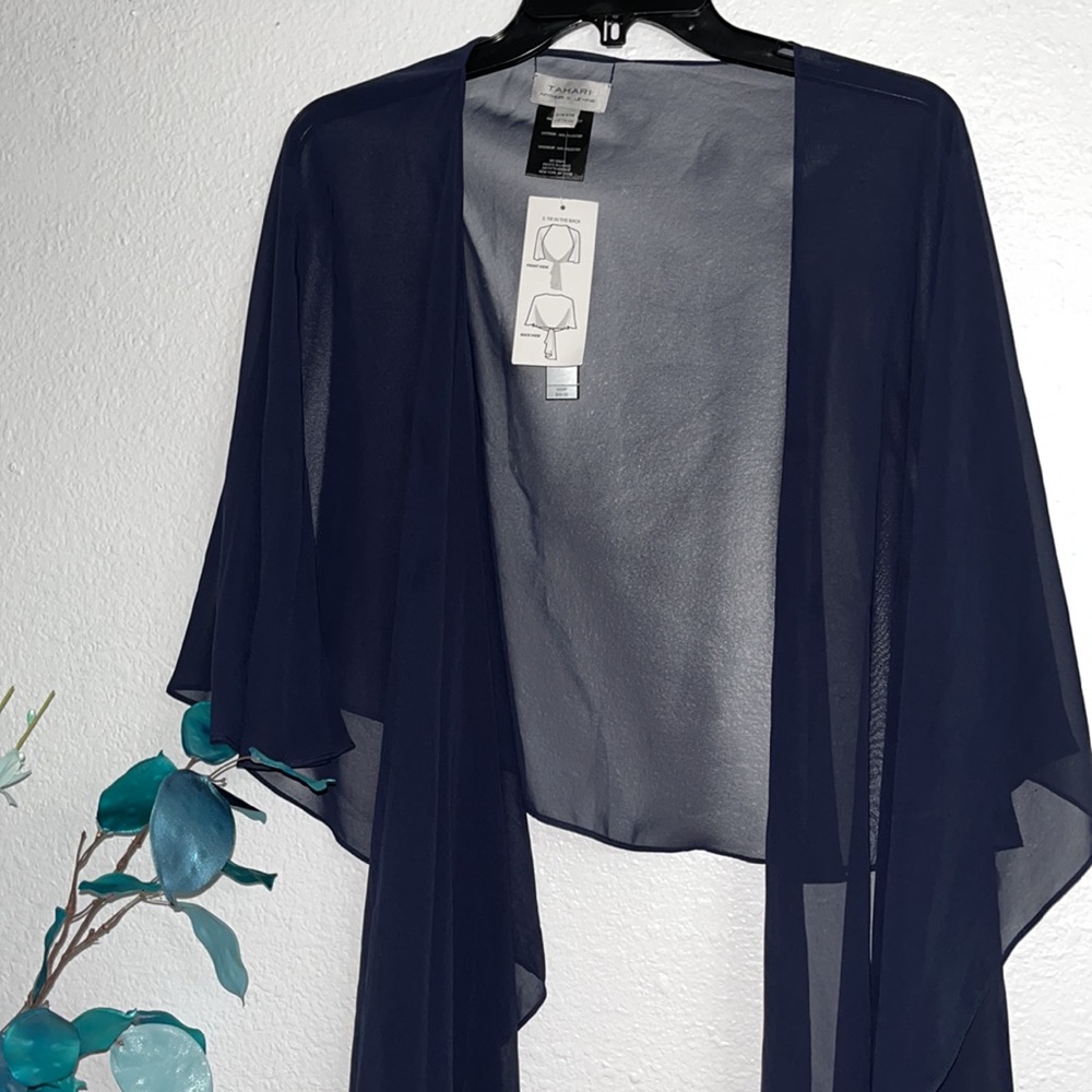 Tahari shawl new whit tags color navy blue, one zise